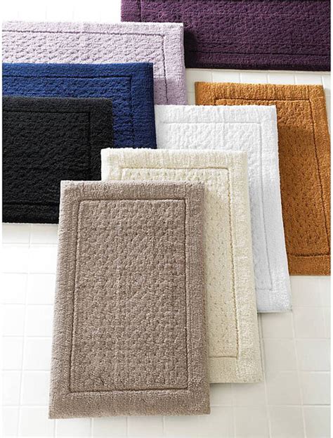 If your bathroom needs an update, you've come to the right place! does this rug have matching towels?