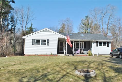 Just Listedranch Home For Sale 6 Craven Terrace Derry Nh 03038