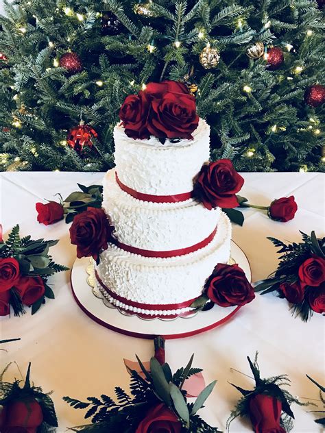 Christmas Wedding Cake With Red Roses Christmas Wedding Cake Cake