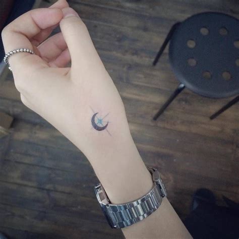 Small Moon And Star Tattoo On The Hand Tattoo Artist Doy Luna Tattoo