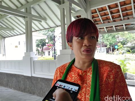 Es oyen ini merupakan perpaduan berbagai bahan mulai dari. Teras Sunda di Bandung Segera Beroperasi