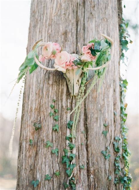 84 Ways to Use Antlers for Your Rustic Wedding | Deer Pearl Flowers
