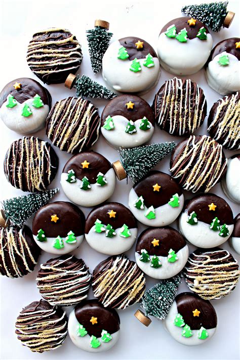 This easy chocolate covered oreo recipe is absolutely scrumption. Winter Wonderland Chocolate Dipped Oreos - The Monday Box
