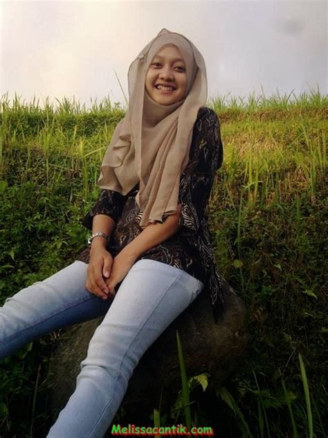 Jilbab sange colmek di mobil00:27. Pacaran Blusukan di Hutan Sama Cewek Cantik Berjilbab 2014 ...