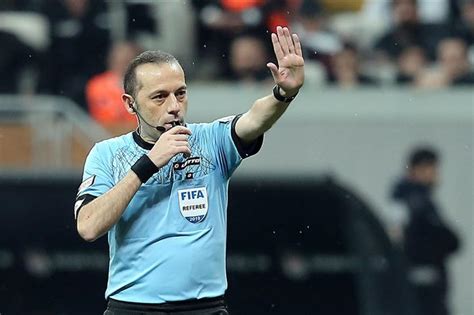 En son cüneyt çakır haberleri anında burada. Süper Lig'de haftanın hakemleri açıklandı: Tartışmalı ...