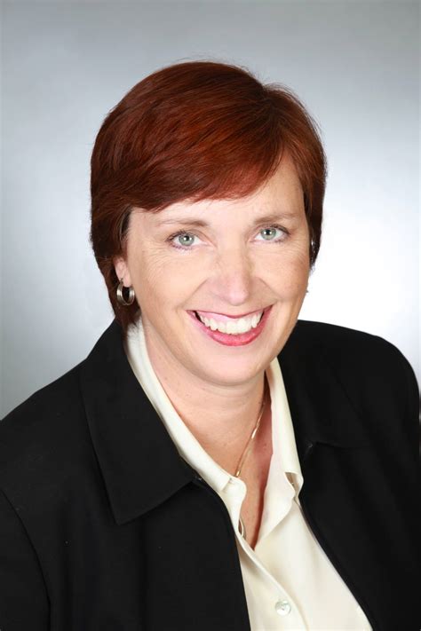 Lois Simmonds - Real Estate