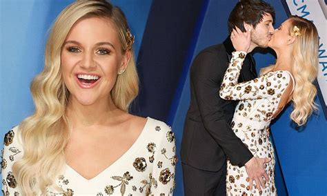 Cma Awards Kelsea Ballerini Stuns In A Cut Out Gown Daily Mail Online
