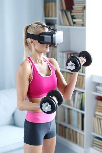 Free Photo Fitness Woman Workout With Dumbbells And Vr Headset