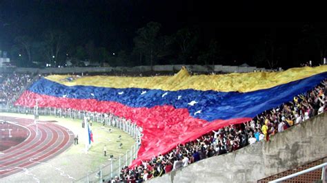 Alexander gonzalez, ferraresi, adrian martinez, luis mago e yohan cumana; Himno de Venezuela y Bandera - YouTube