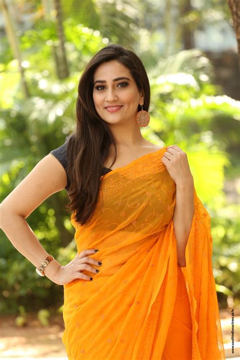 manjusha at devi sri prasad movie pre release function south indian actress