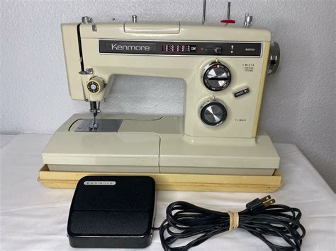 Vintage White Model 764 Heavy Duty Zigzag Sewing Machine Wreverse