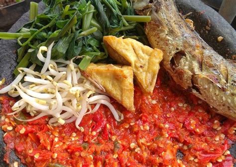 Cocok untuk menemani lauk goreng : Resep Sambal Mentah oleh Dish by Ifah - Cookpad