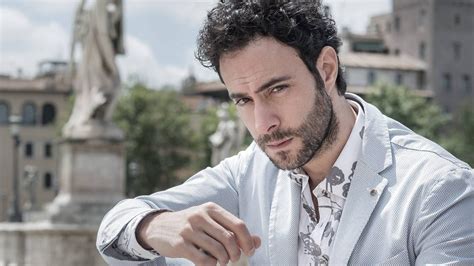 No need to register, buy now! I promemoria di Alessio Vassallo: lo studio, il palco, il ...