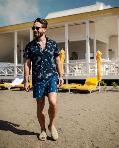 Men S Resort Style How To Look Great On Your Next Beach Vacation Hawaii Outfits Beach Vacation