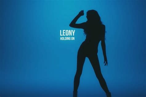 Musikvideo Leony Holding On