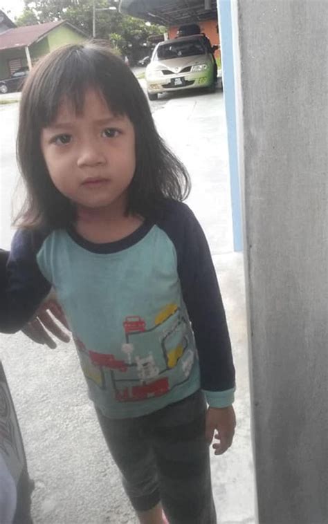 Apa benda punya lawak ni macam orang. 'Memang celak# lah orang yang potong rambut anak aku macam ...