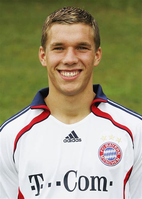 Publikumsliebling podolski war 2009 von bayern münchen zurück nach köln gewechselt, wo er einen vertrag bis mitte 2013 unterschrieb. Pin on FC Bayern Munich