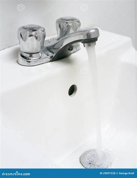 Sink With Running Water Royalty Free Stock Photos Image