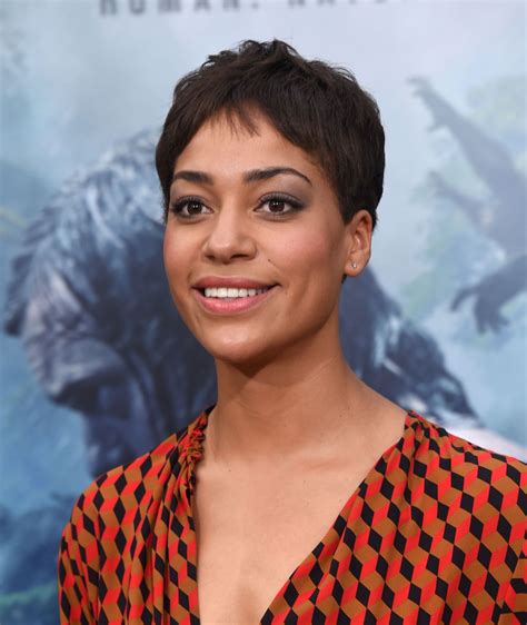 | términos y condiciones | política de privacidad cif: CUSH JUMBO at 'The Legend of Tarzan' Premiere in Hollywood 06/27/2016 - HawtCelebs