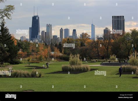 Scenic And Picturesque View Of Downtown Chicago On A Beautiful Autumn