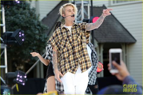 Justin Bieber Performs Purpose Concert On Ellen Watch Now Photo