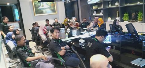 Layanan yang diterima pegawai perusahaan bergantung pada besarnya gaji bulanannya: PT. BUMI LANCANG KUNING PUSAKA - Sosialisasi BPJS ...