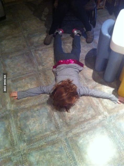 My Girlfriends Little Sister Waiting For Dinner To Show Up 9gag
