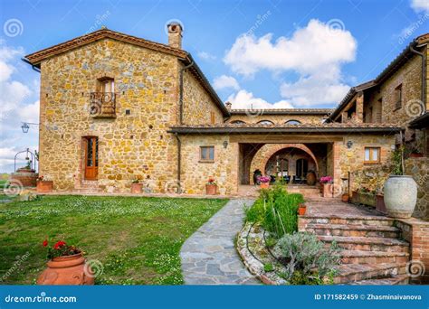 Old Stone Villa In Tuscany Italy Stock Image Image Of Italy Plant