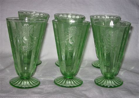 Six Poinsettia Pattern Footed Tumblers By Jeannette Glass Green Glassware Glassware Vintage