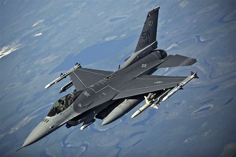 A Us Air Force F 16c Fighting Falcon Flies A Combat Training Mission