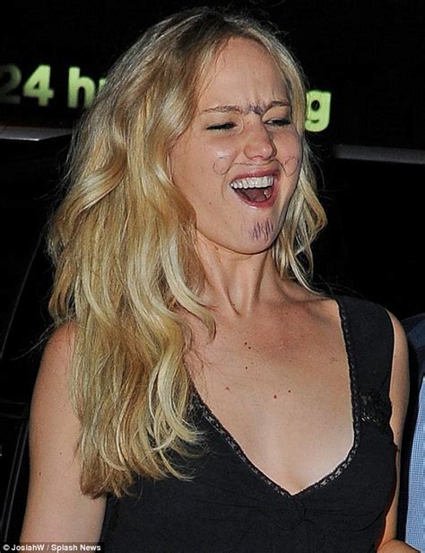 Jennifer Lawrence Jennifer S Facial Expressions She Keeps