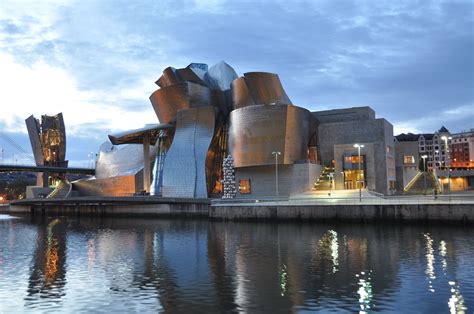 El Museo Guggenheim Bilbao Es Obra Del Arquitecto Estadounidense Frank