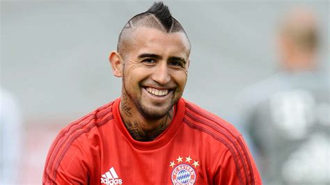 Arturo vidal this bets player in the bayern muchen and chile, follow my chanel and my instagram and coment for more video. FC Bayern: Arturo Vidal reist mit nach Wolfsburg | FC Bayern