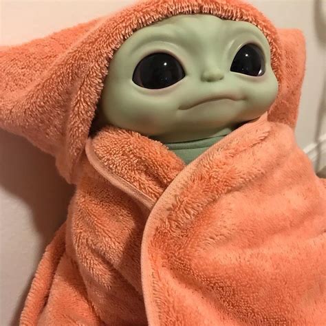 This is my first post and i would like to share my painting i did of the child (aka: Baby Yoda 💚 in 2020 | Star wars art, Yoda meme, Yoda