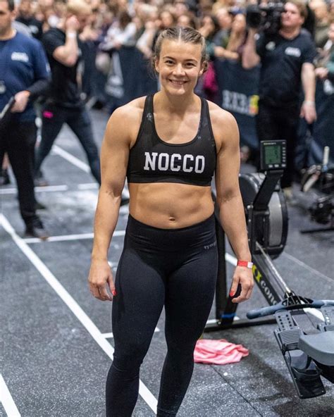 Pin On 40 Hot Crossfit Girls And Where To Follow Them On Instagram