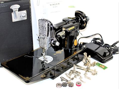 1941 Singer 221 Featherweight Sewing Machine And Carrying Case Precision Sewing