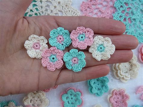 Small Crochet Flowers Crochet Flower Tutorial Crochet Flower Patterns Crochet Flowers