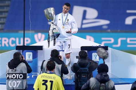 «pemenang anugerah bolasepak kebangsaan 2020 virtual penjaring terbanyak cimb liga super 2020…» Pecah rekod! Cristiano Ronaldo catat sejarah sebagai ...