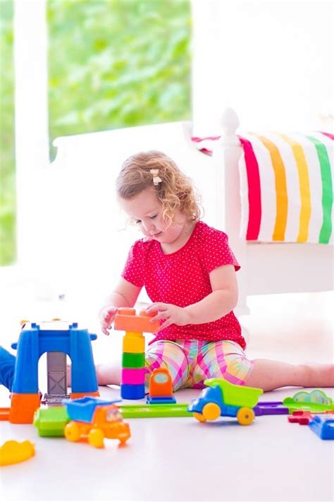 You know what it is like, you are hoping to get outside and let the kids blow off some energy, but it is either too hot, too cold or too wet! Indoor Rainy Day Activities for Kids | The Gracious Wife