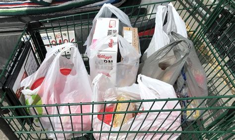 Who qualifies for the federal grocery rebate and how much