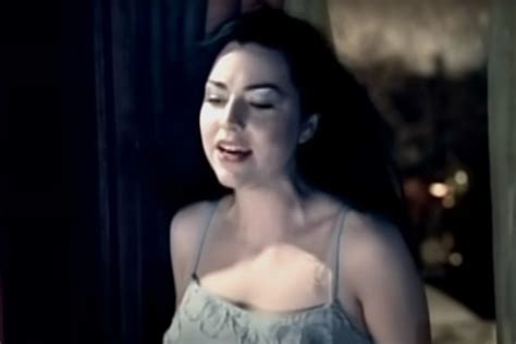 Amy Lee Gives Birth Teases New Music Video