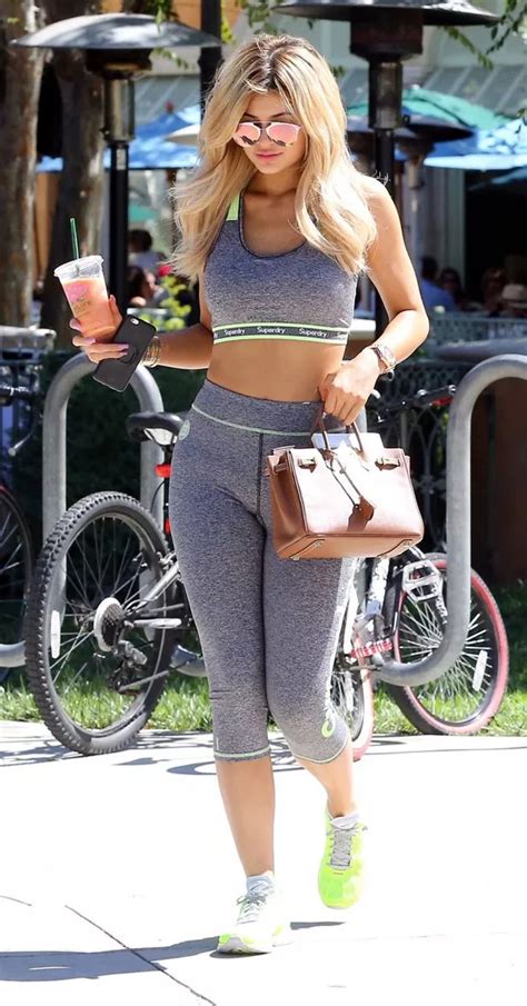 Blonde Kylie Jenner Flaunts Washboard Abs For Daily Workout As She