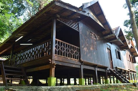 Ada beberapa fungsi rumah adat walewangko sesuai dengan bagian ruangannya. Insomniarts: Traditional Rumah Kelantan