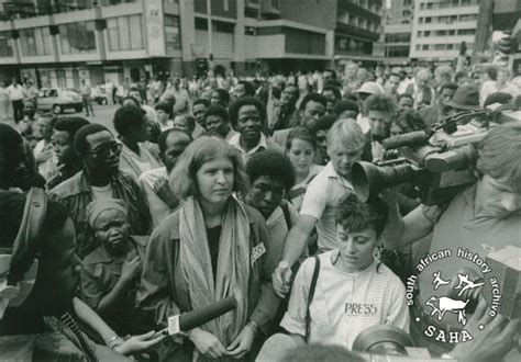 SAHA South African History Archive The Crowd At An Impromptu ECC