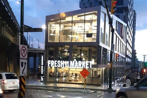 Inside Downtown Vancouvers Newest Grocery Store ‘fresh St Market