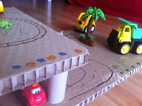 Juguetes de cartón: aparcamiento para coches DIY - Manualidades