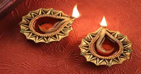 Diwali दिवाली पर दीयों से ऐसे सजाएं अपना घर Beautiful Diya