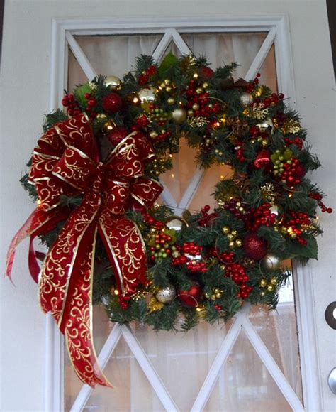 15 Alluring Handmade Christmas Wreath Designs That Will Look Great On