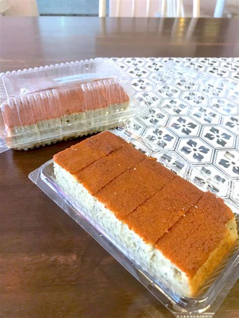 Though my pictured cake doesn't all in all, it's a pretty good alternative to hiap joo banana cake while the borders still remain closed and you get to have it fresh out of the oven in. Hiap Joo Bakery (Johor Bahru) - Famous Banana Cakes ...