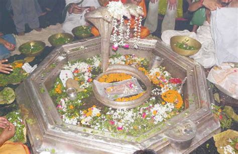 Foot Prints Of Lrod Vishnu At Vishnupad Temple Gaya 3 Minutes Read